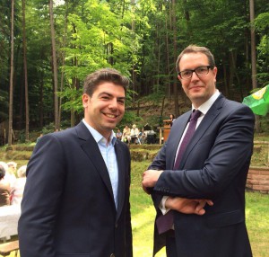 Thomas Hitschler mit Alexander Schweitzer.